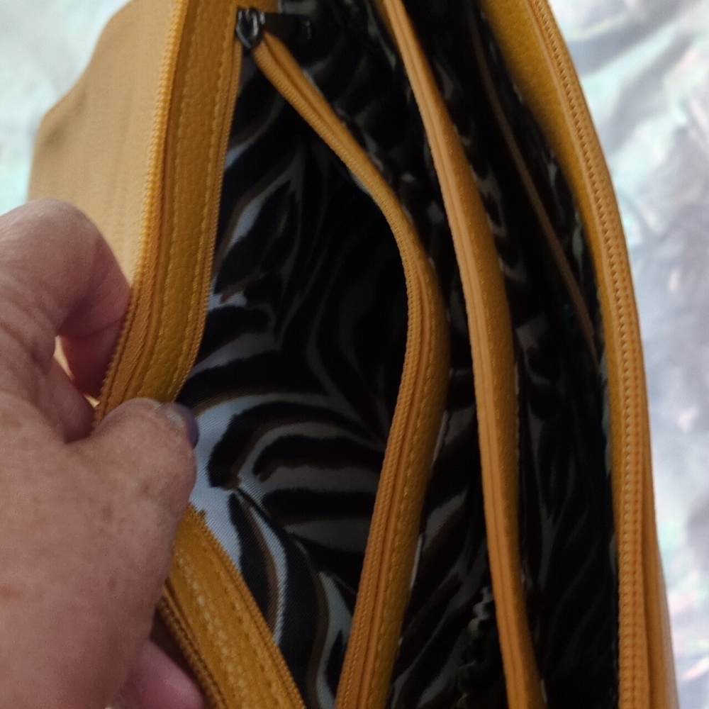 Lug Mustard Quilted Bag with Gunmetal Chain Strap And RFID Card Purse NWOT - Picture 7 of 10